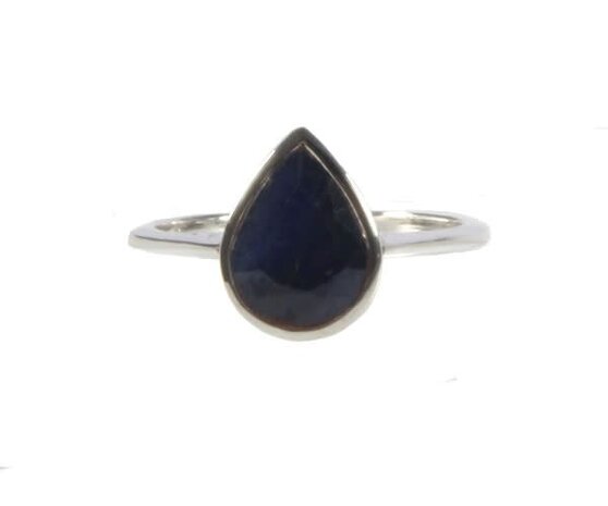 Zilveren ring saffier maat 17 3/4 | druppel facet 1 x 0,8 cm Zilveren ring saffier maat 17 3/4 | druppel facet 1 x 0,8 cm
