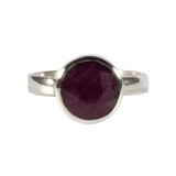 Zilveren ring robijn maat 18 | rond facet 1 cm Zilveren ring robijn maat 18 | rond facet 1 cm