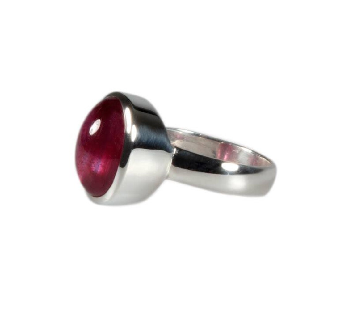 Zilveren ring robijn maat 17 3/4 | ovaal 1,3 x 1 cm Zilveren ring robijn maat 17 3/4 | ovaal 1,3 x 1 cm