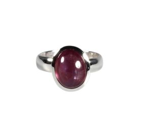 Zilveren ring robijn maat 17 1/2 | ovaal 1,1 x 0,8 cm Zilveren ring robijn maat 17 1/2 | ovaal 1,1 x 0,8 cm