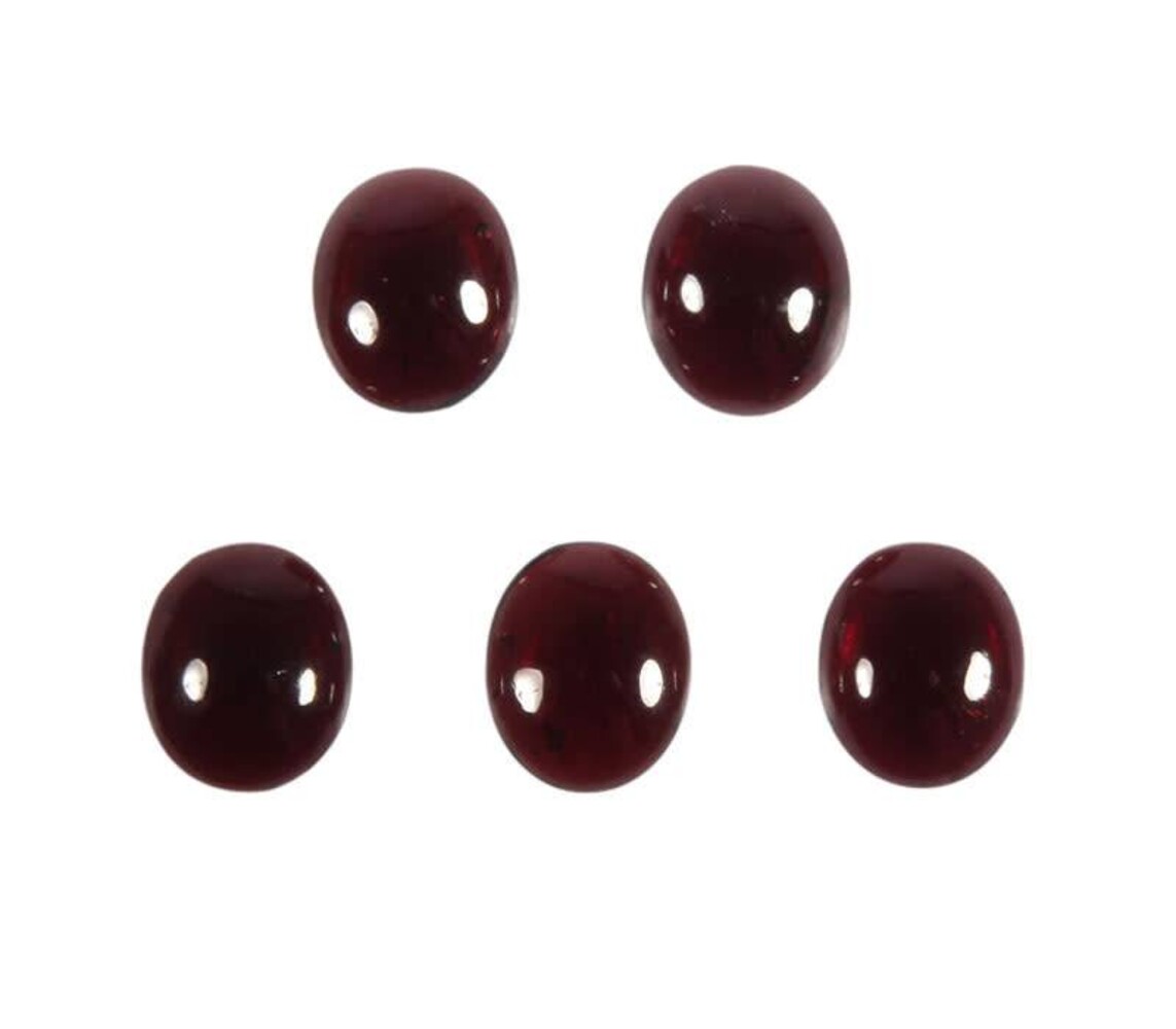 Granaat cabochon ovaal 12 x 10 mm Granaat cabochon ovaal 12 x 10 mm