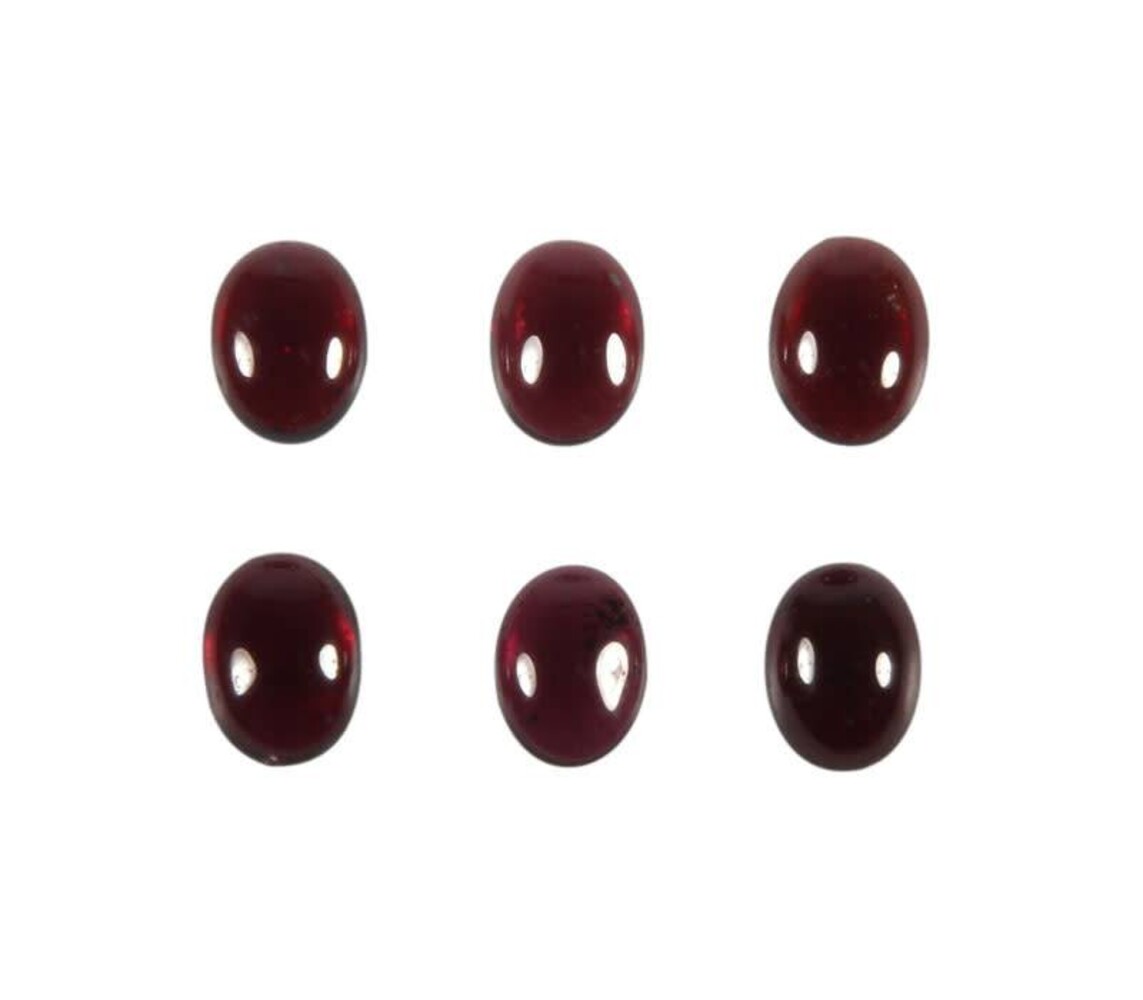 Granaat cabochon ovaal 8 x 6 mm Granaat cabochon ovaal 8 x 6 mm