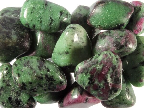 Robijn in zoisiet steen getrommeld 10 - 15 gram Robijn in zoisiet steen getrommeld 10 - 15 gram