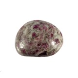 Robijn in veldspaat steen getrommeld 10 - 20 gram