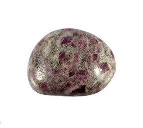 Robijn in veldspaat steen getrommeld 10 - 20 gram Robijn in veldspaat steen getrommeld 10 - 20 gram