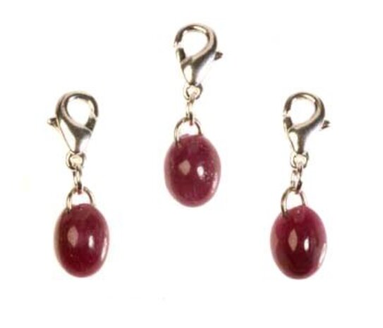 Robijn bedeltje cabochon met sterling zilveren slotje Robijn bedeltje cabochon met sterling zilveren slotje
