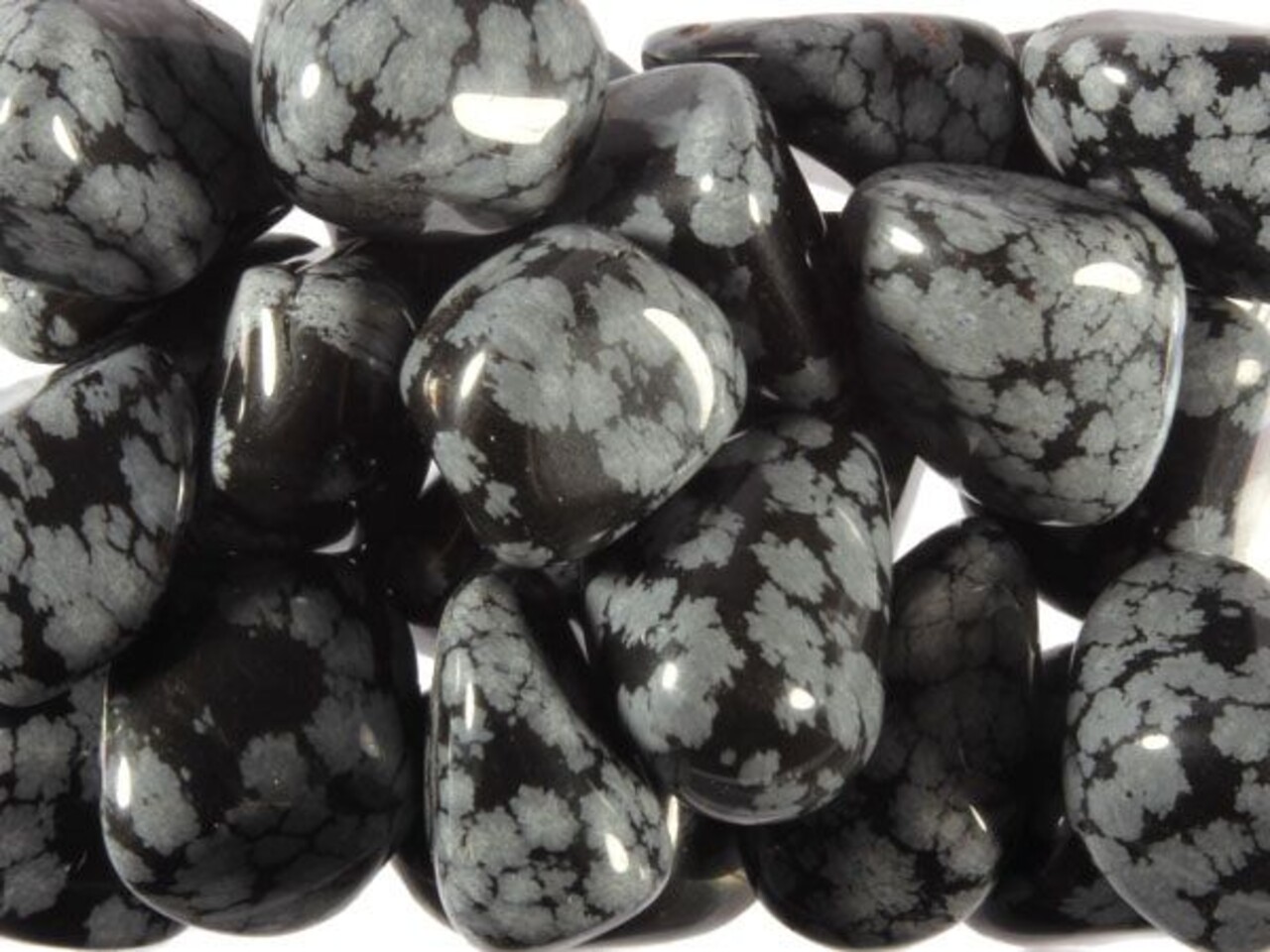 Obsidiaan (sneeuwvlok) steen getrommeld 5 - 10 gram Obsidiaan (sneeuwvlok) steen getrommeld 5 - 10 gram