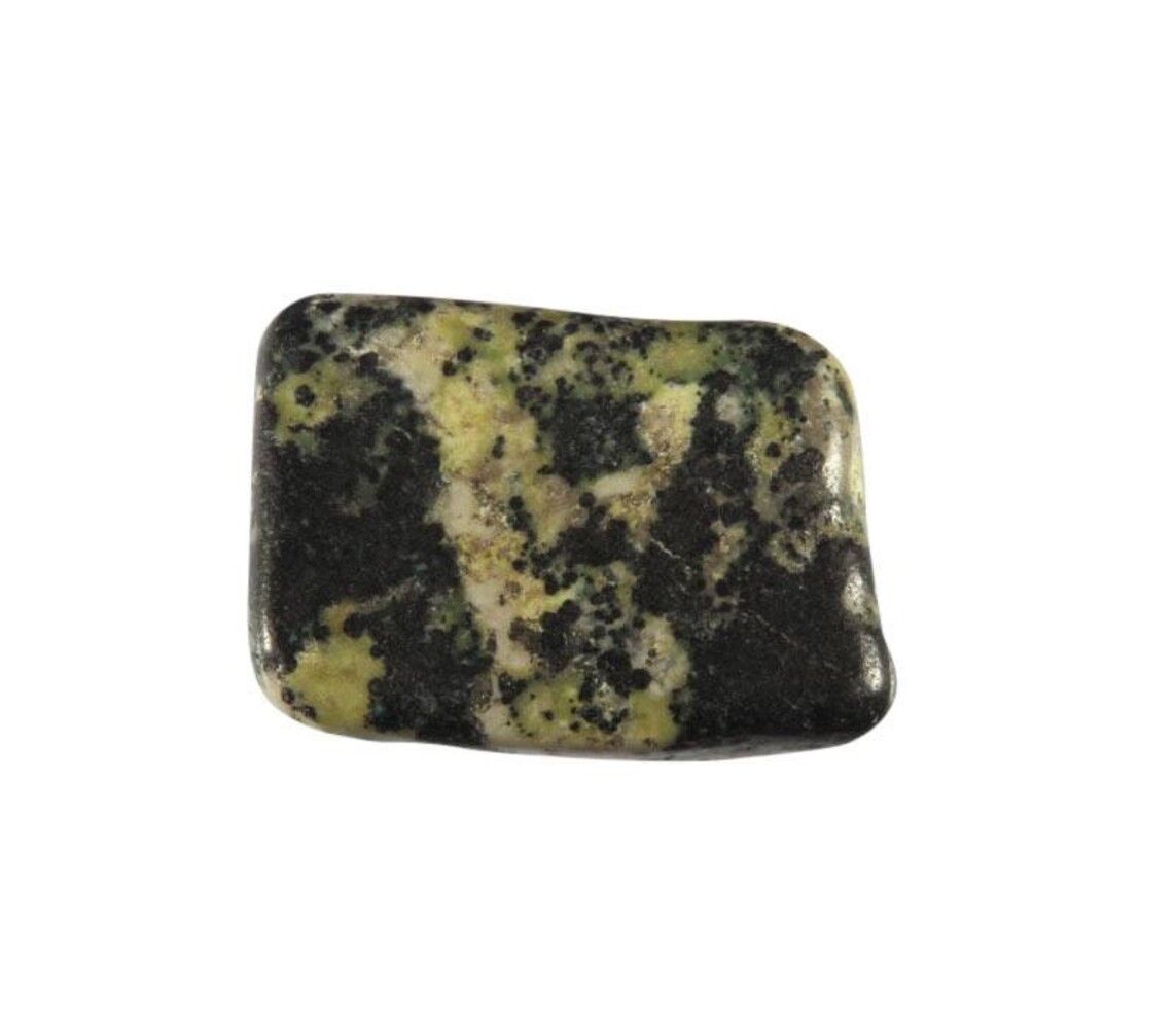 Magnetiet in serpentijn steen getrommeld 5 - 10 gram Magnetiet in serpentijn steen getrommeld 5 - 10 gram