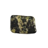 Magnetiet in serpentijn steen getrommeld 2 - 5 gram Magnetiet in serpentijn steen getrommeld 2 - 5 gram