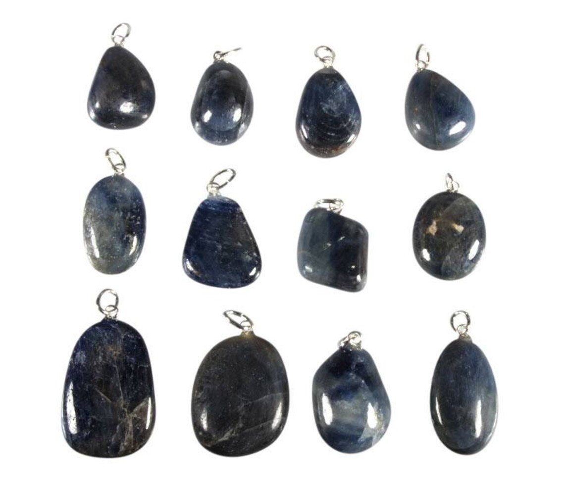 Saffier (blauw) hanger met zilveren oogje Saffier (blauw) hanger met zilveren oogje