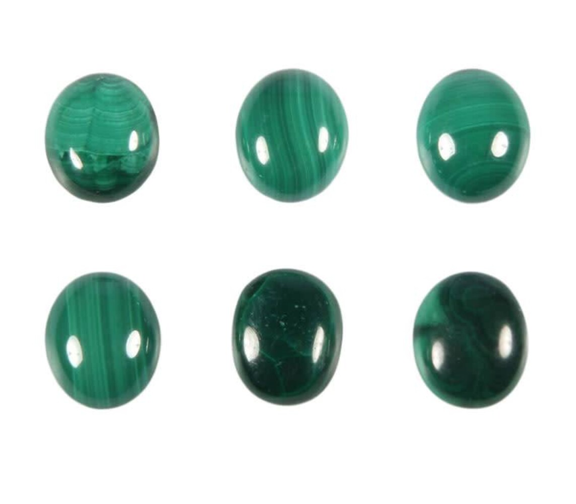 Malachiet cabochon ovaal 12 x 10 mm Malachiet cabochon ovaal 12 x 10 mm
