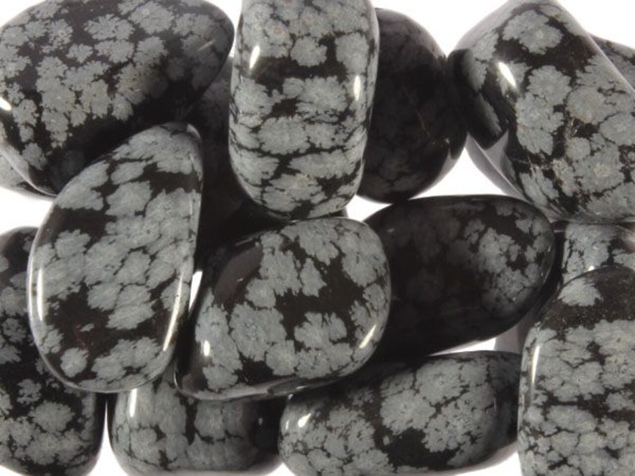Obsidiaan (sneeuwvlok) steen getrommeld 10 - 20 gram Obsidiaan (sneeuwvlok) steen getrommeld 10 - 20 gram
