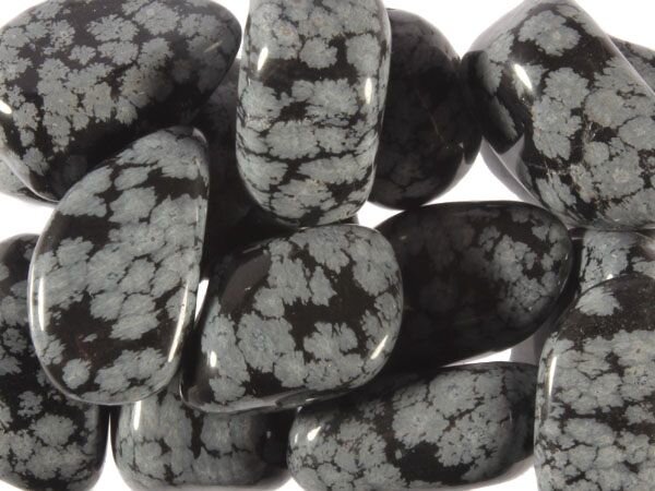 Obsidiaan (sneeuwvlok) steen getrommeld 10 - 20 gram Obsidiaan (sneeuwvlok) steen getrommeld 10 - 20 gram