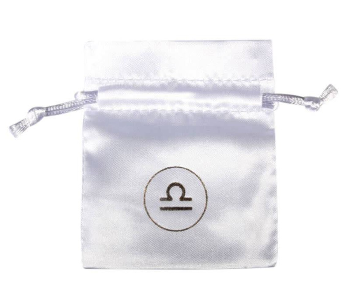 Buideltje satijn wit weegschaal Buideltje satijn wit weegschaal