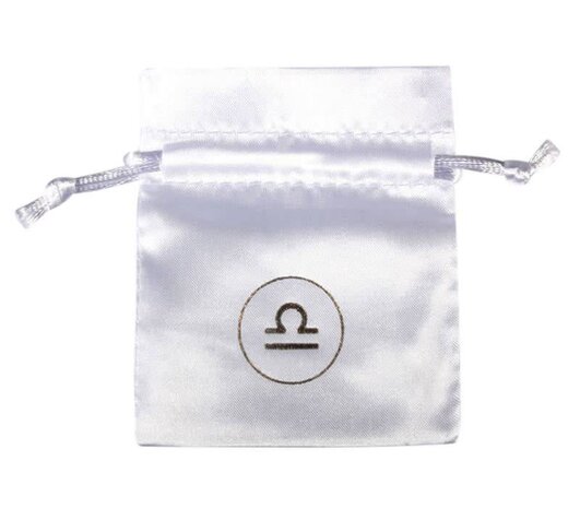 Buideltje satijn wit weegschaal Buideltje satijn wit weegschaal