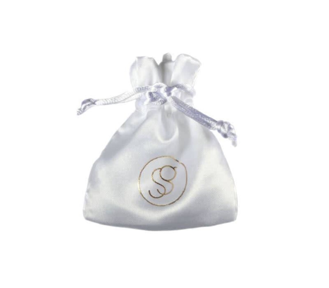 Buideltje satijn wit logo Spiritual Garden Buideltje satijn wit logo Spiritual Garden