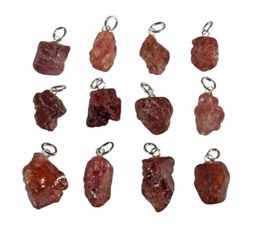 Spinel hanger ruw met zilveren oogje Spinel hanger ruw met zilveren oogje