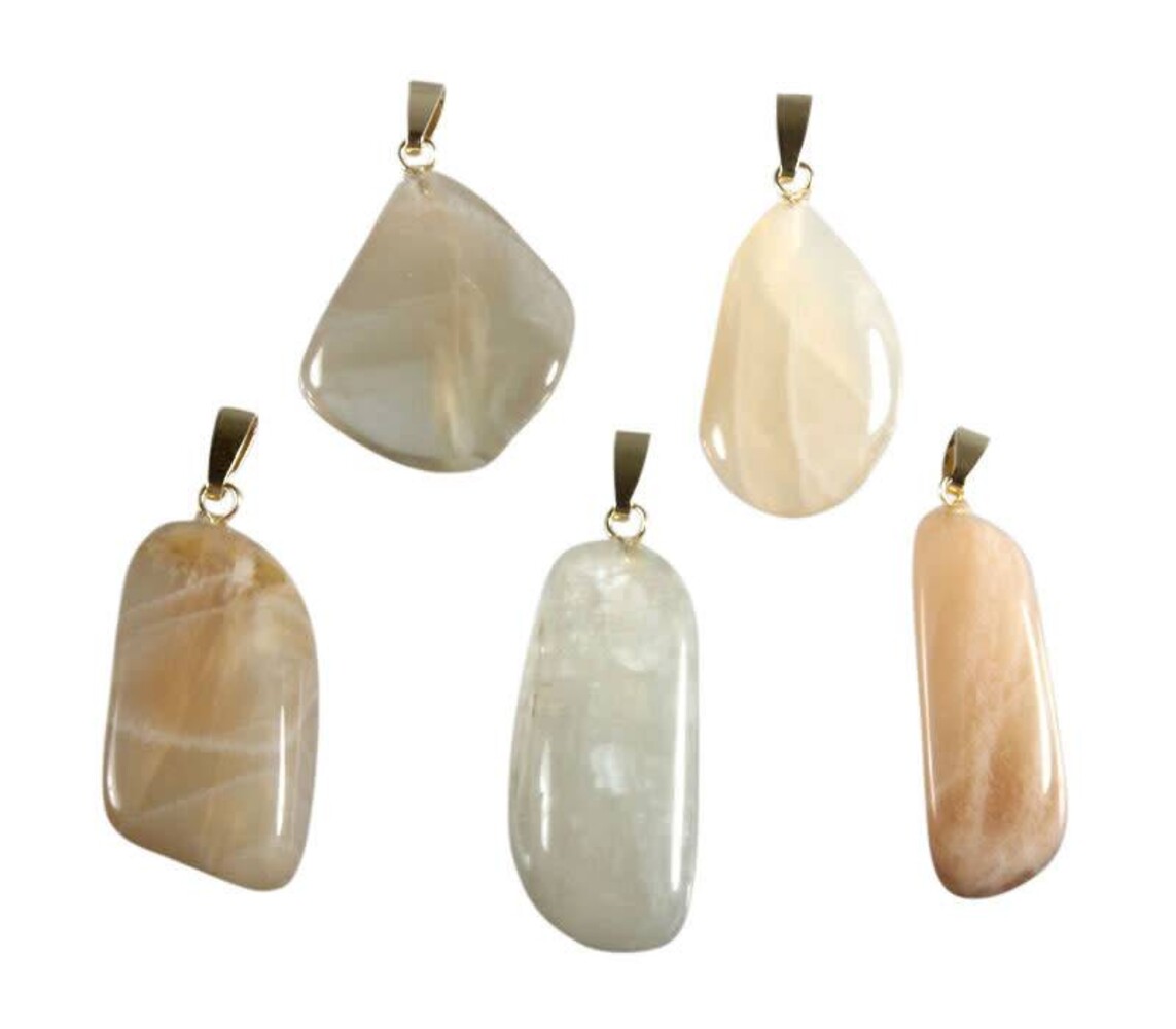 Maansteen hanger met 14k gouden oogje Maansteen hanger met 14k gouden oogje