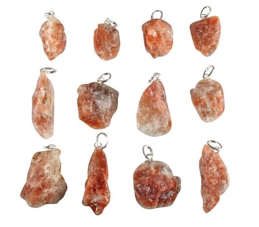 Zonnesteen hanger ruw met zilveren oogje