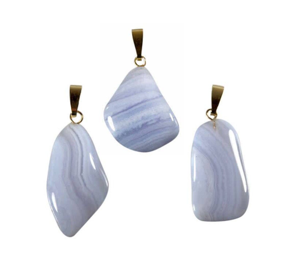 Chalcedoon (blauw) hanger met 14k gouden oogje Chalcedoon (blauw) hanger met 14k gouden oogje