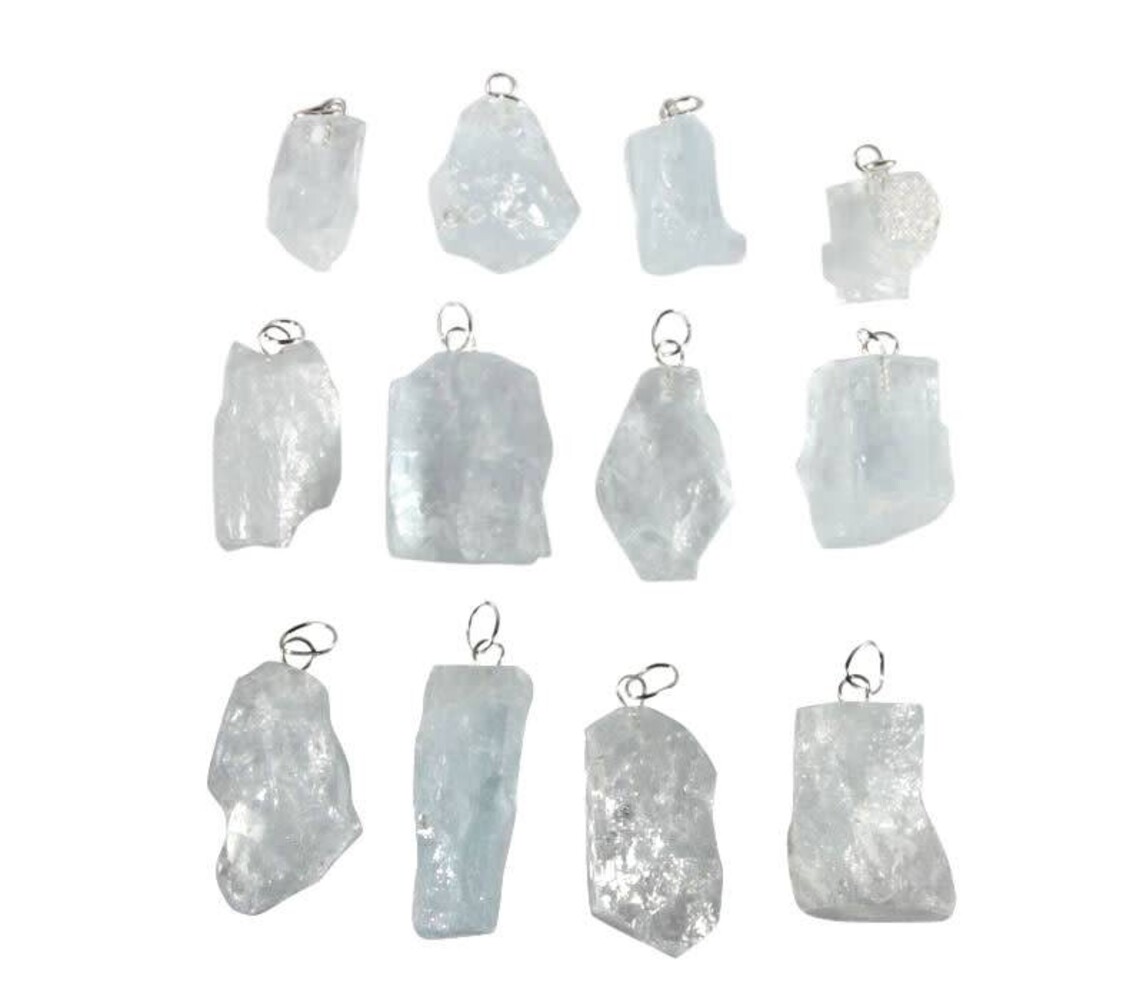 Aquamarijn (lichtblauw) hanger ruw met zilveren oogje