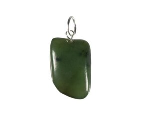 Jade hanger met zilveren oogje Jade hanger met zilveren oogje