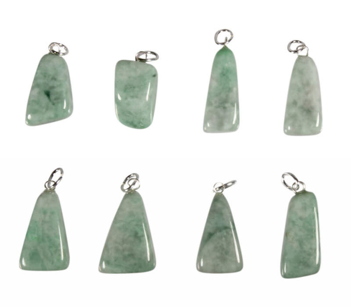 Jade (jadeiet) hanger met zilveren oogje Jade (jadeiet) hanger met zilveren oogje