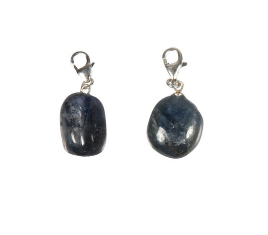 Saffier bedeltje met sterling zilveren slotje