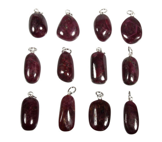 Robijn hanger met zilveren oogje Robijn hanger met zilveren oogje