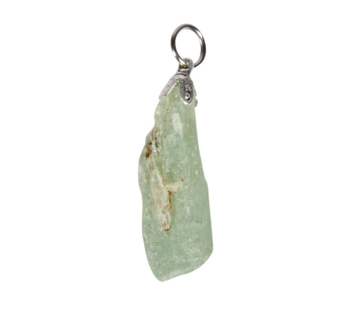 Kyaniet (groen) hanger ruw Kyaniet (groen) hanger ruw