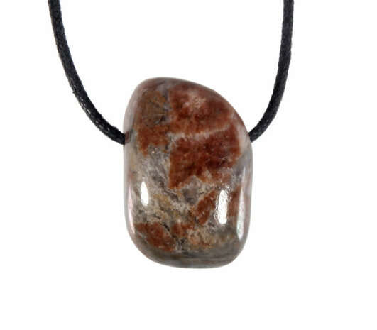 Pyroxmangiet hanger doorboord Pyroxmangiet hanger doorboord