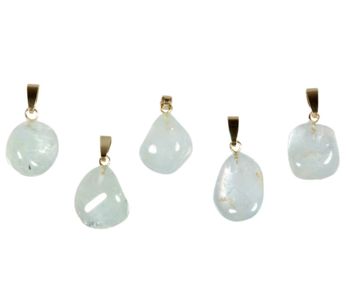 Topaas (blauw) hanger met 14k gouden oogje Topaas (blauw) hanger met 14k gouden oogje