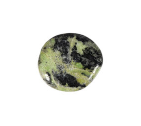 Magnetiet in serpentijn steen plat gepolijst Magnetiet in serpentijn steen plat gepolijst