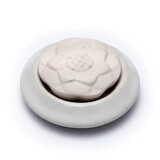 Aromasteen met onderzetter lotus wit Aromasteen met onderzetter lotus wit