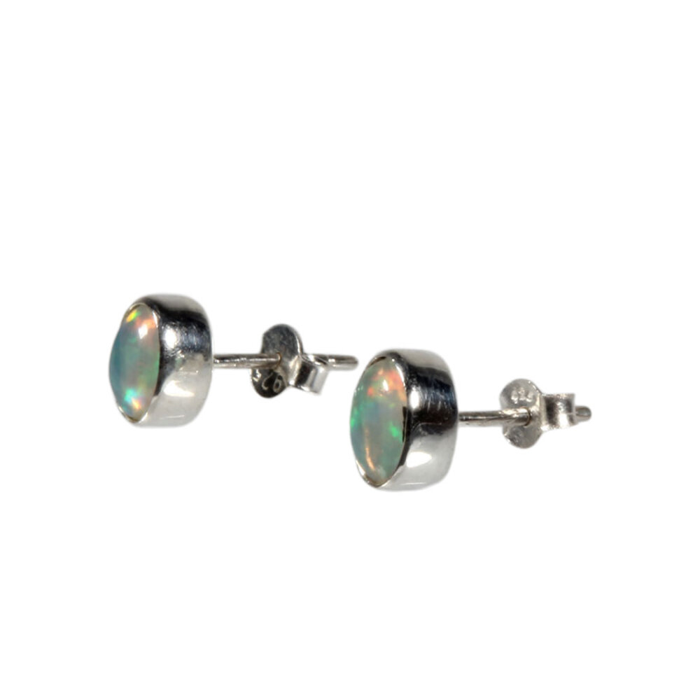 Zilveren oorstekers opaal (edel) | ovaal 7 x 5 mm