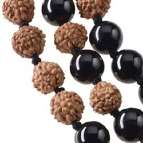 Mala met toermalijn, rudraksha met zilveren aum hanger Mala met toermalijn, rudraksha met zilveren aum hanger