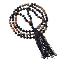 Mala met toermalijn, rudraksha met zilveren aum hanger Mala met toermalijn, rudraksha met zilveren aum hanger