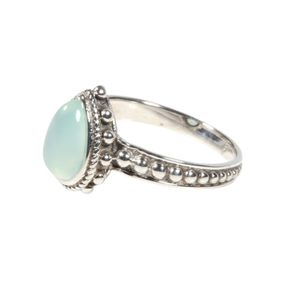 Zilveren ring chalcedoon maat 17 1/2 | druppel bewerkte rand Zilveren ring chalcedoon maat 17 1/2 | druppel bewerkte rand