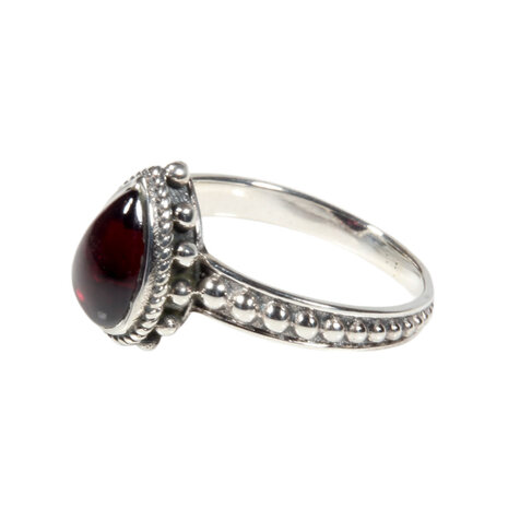 Zilveren ring granaat maat 17 | druppel bewerkte rand Zilveren ring granaat maat 17 | druppel bewerkte rand