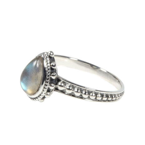 Zilveren ring labradoriet maat 17 | druppel bewerkte rand Zilveren ring labradoriet maat 17 | druppel bewerkte rand
