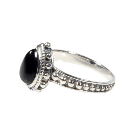 Zilveren ring onyx maat 17 | druppel bewerkte rand Zilveren ring onyx maat 17 | druppel bewerkte rand