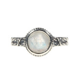 Zilveren ring maansteen (regenboog) maat 19 | rond facet bewerkte rand Zilveren ring maansteen (regenboog) maat 19 | rond facet bewerkte rand