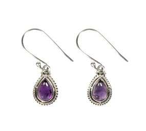 Zilveren oorbellen amethist | druppel ribbelrand Zilveren oorbellen amethist | druppel ribbelrand