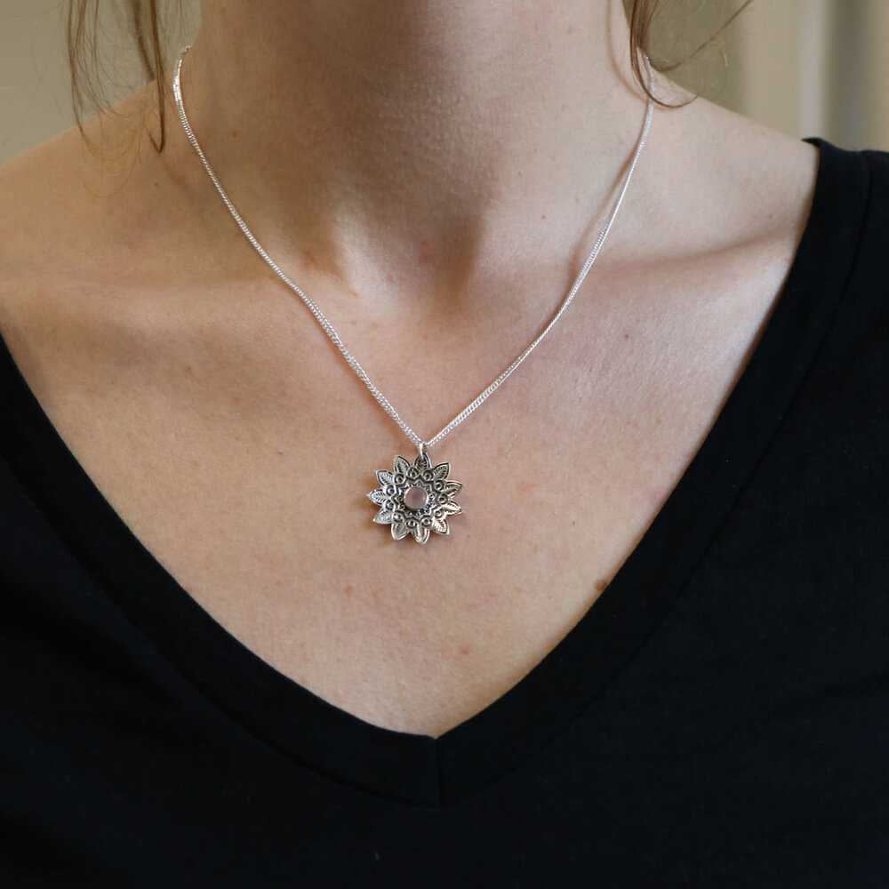 Zilveren hanger rozenkwarts | bloem Zilveren hanger rozenkwarts | bloem