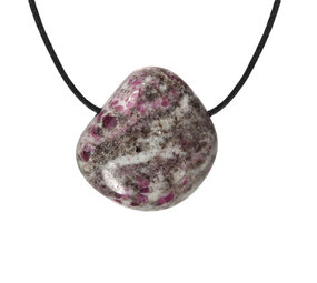 Robijn in veldspaat hanger doorboord