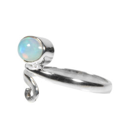 Zilveren ring opaal (Edel) maat 18 1/2 | ovaal krul 8 x 6 mm