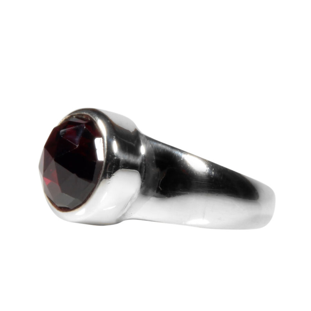 Zilveren ring granaat (rhodoliet) maat 18 | rond facet 1 cm Zilveren ring granaat (rhodoliet) maat 18 | rond facet 1 cm