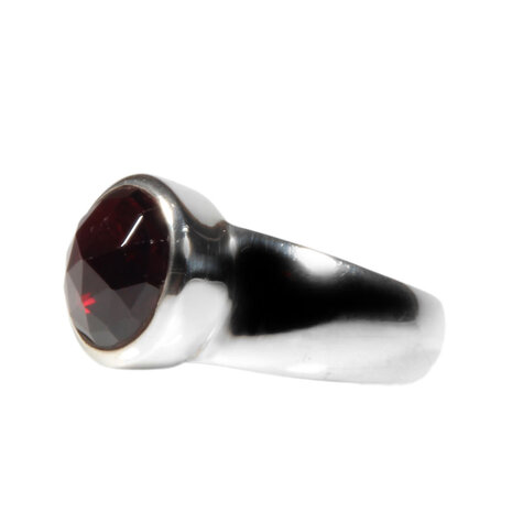 Zilveren ring granaat (rhodoliet) maat 18 1/4 | rond facet 1 cm