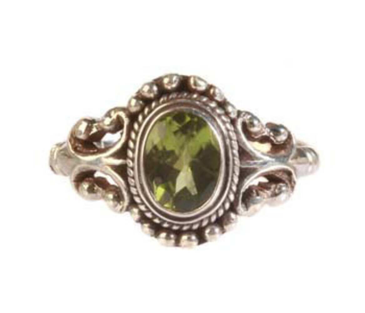 Zilveren ring peridoot maat 17 1/4 | ovaal facet bolletjes Zilveren ring peridoot maat 17 1/4 | ovaal facet bolletjes