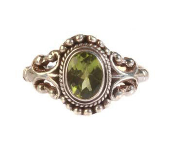 Zilveren ring peridoot maat 17 1/4 | ovaal facet bolletjes Zilveren ring peridoot maat 17 1/4 | ovaal facet bolletjes